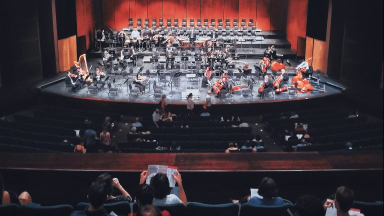 Foto Pexels/Matheus Viana (Theaterraum)