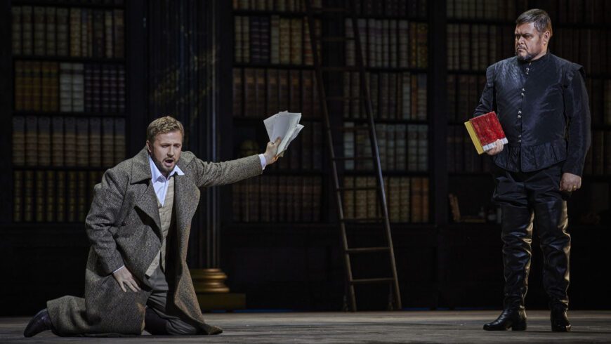 Andrei Bondarenko (Rodrigo, Marchese di Posa) und Vitalij Kowaljow (Filippo II) (Foto Semperoper Dresden/Ludwig Olah)