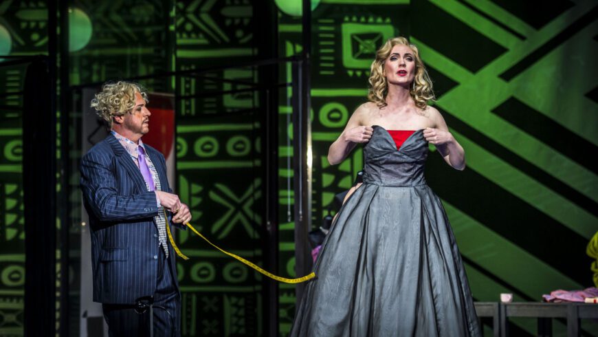 Modeschöpfer Andrea Coclé (Steffen Kubach) und Schauspielerin Silvia Lombardi (Amelie Müller) (Foto Olaf Malzahn)