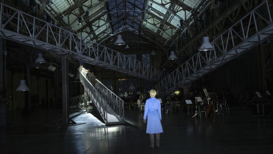 Schritt über die Schwelle der Endlichkeit (Foto Volker Beushausen/Ruhrtriennale 2022)