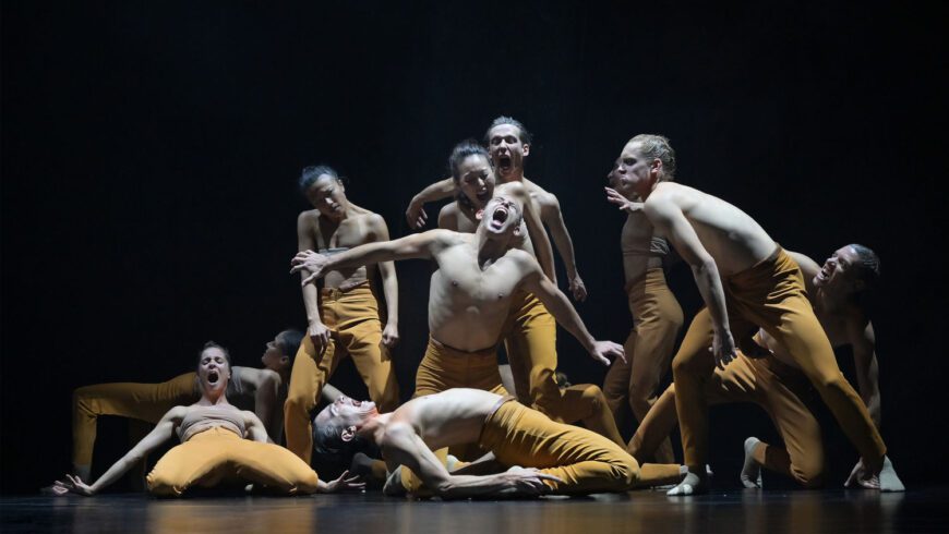Szene aus Haydns „Schöpfung“: Das Ballettensemble des Hauses tanzt in vollendeter Schönheit von der Herrlichkeit des Entstehens und Vergehens (Foto Anna-Maria Löffelberger)