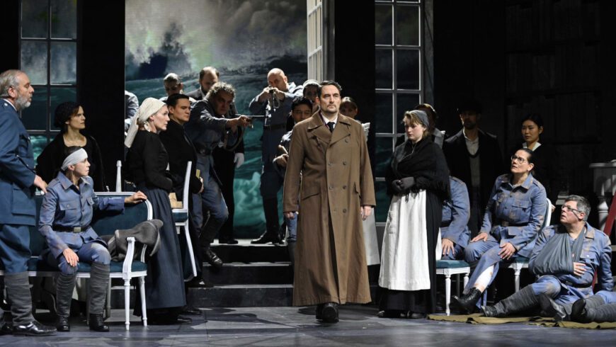 Tristan (Markus Francke) inmitten des Ersten Weltkriegs (Foto Jochen Klenk)