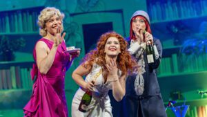 Richard Glöckner (Egon Fürst), Sophia Keiler (Prinzessin Stephanie) und Stephanie Ritter (Camilla Pappenheim) (Foto Dirk Rückschloß/Pixore Photography)