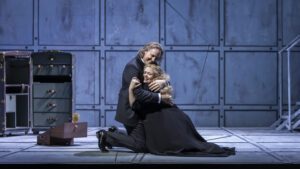 Ric Furman als Tristan und Lena Kutzner als Isolde (Foto Jochen Quast)