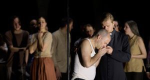 Halt im Glauben? Eisejuaz (Leigh Melrose) und der Reverendo (Hugo Paulsson Stove) (Foto Herwig Prammer)