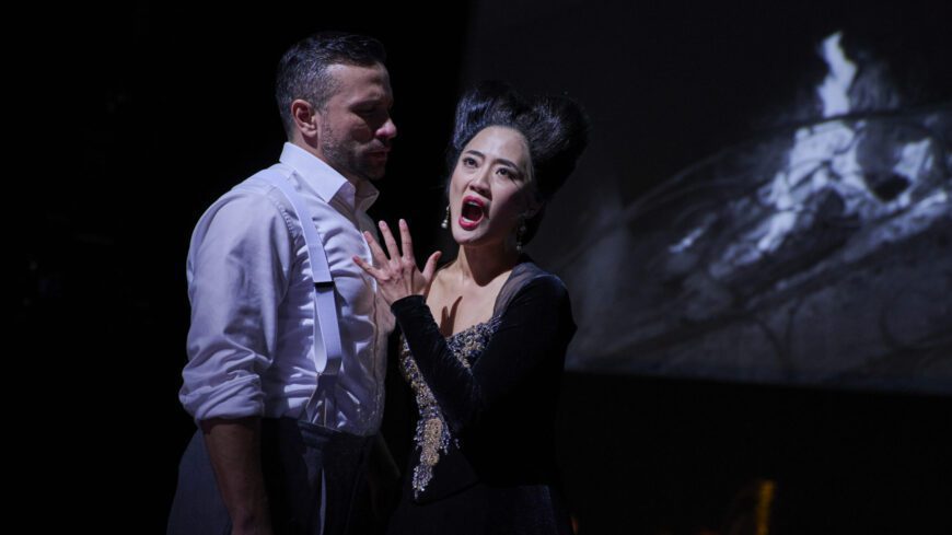 Sergey Romanovsky (Mérowig) und Anna Sohn (Brunhilda) (Foto Björn Hickmann / stage picture)