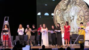 Eine Aufführung im Geiste des kurz vor der Premiere verstorbenen Peter P. Pachl (Foto Guido Krawinkel)