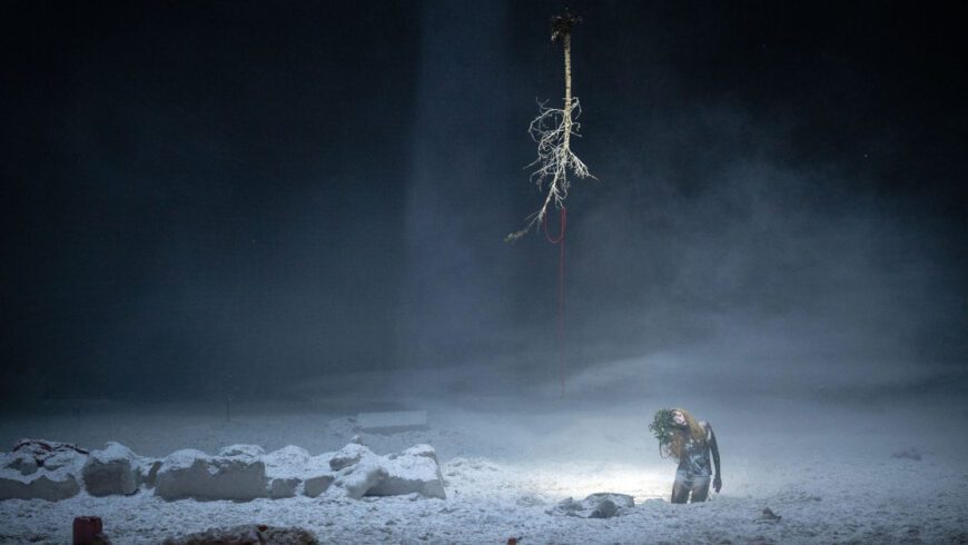 Merk, wie’s endet: Vera-Lotte Boecker ist eine Daphne, die Bäume ausreißen kann (Foto Monika Rittershaus)