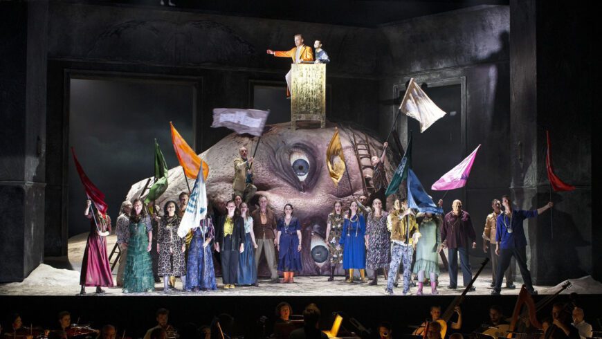 Verdammt zum Fahnenschwenken: die Chorsolisten (Foto Barbara Braun)