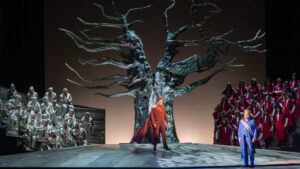 Telramund (Thomas Weinhappel) und König Heinrich (Bjarni Thor Kristinsson) mit Chor – Szene aus dem ersten Akt (Foto Svetoslav Nikolov)