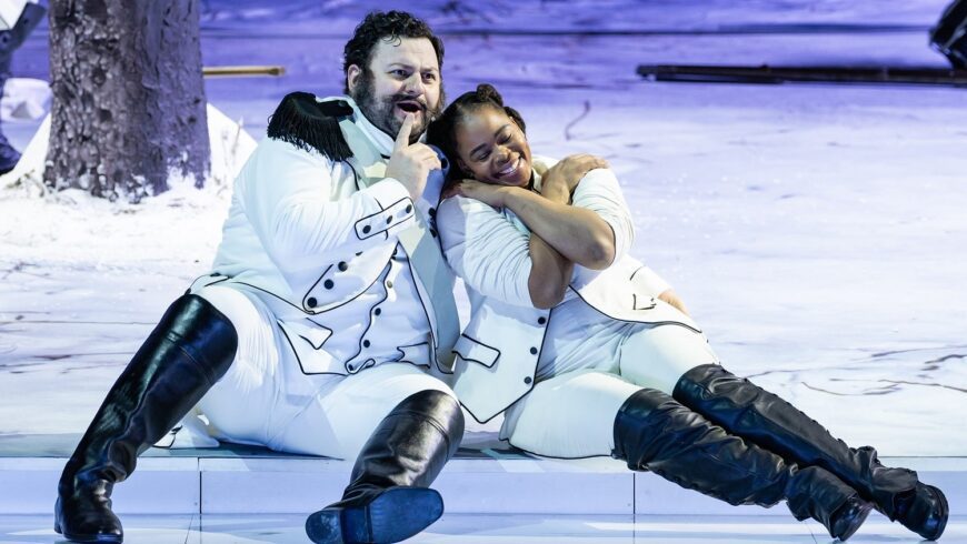 Marie (Pretty Yende) und ihr Ziehvater Sergeant Sulpice (Misha Kiria) (Foto Geoffroy Schied)