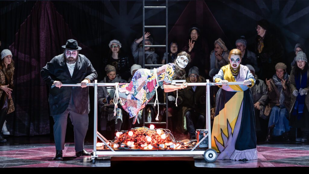 Gegrillte Hexe – ein Albtraum à la Walpurgisnacht (Foto Geoffroy Schied)