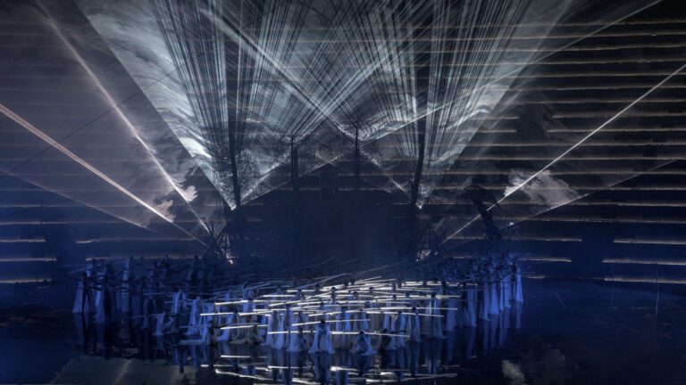 Eine Pyramide aus Licht