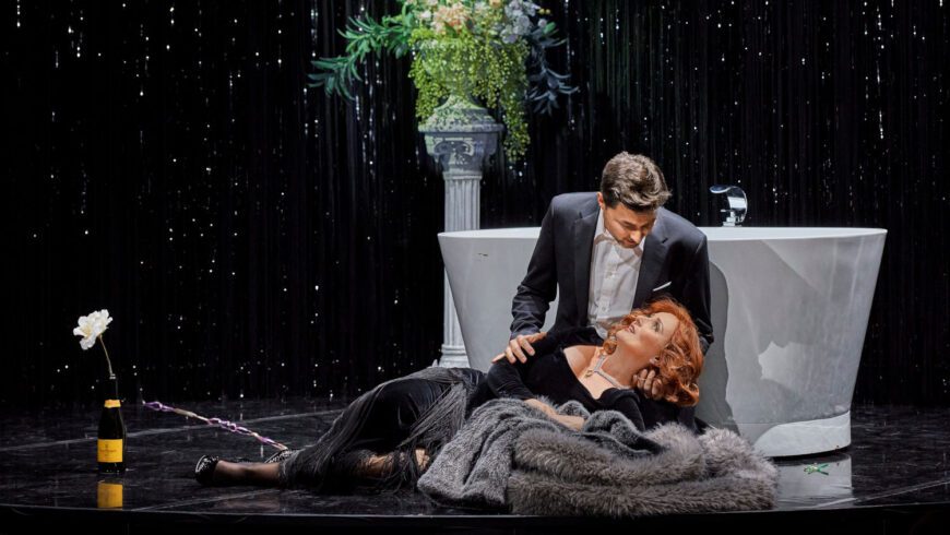 Juraj Hollý (Alfredo Germont) und Sophie Gordeladze (Violetta Valéry) (Foto Nik Schölzel)