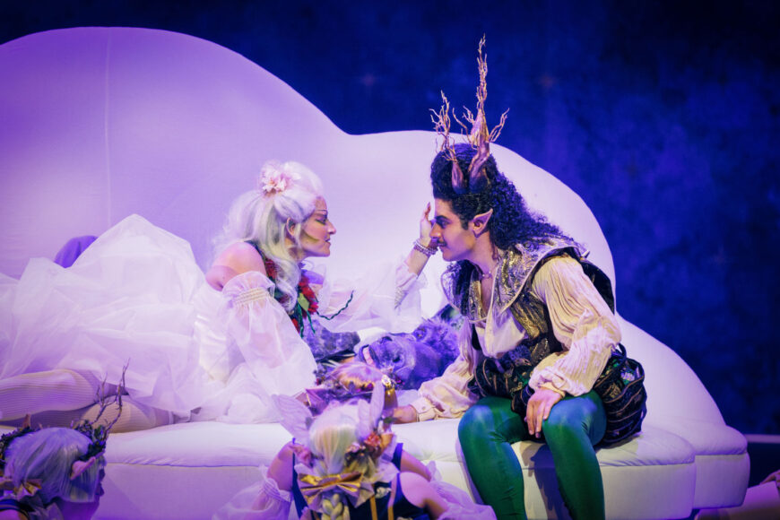 Martha Eason (Titania) und Lidor Mesika (Oberon) (Foto Felix Grünschloß/Badisches Staatstheater Karlsruhe)