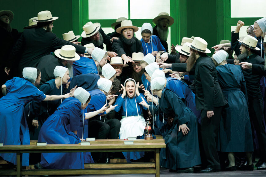 Joyce El-Khoury (Lina) mit dem Arnold Schoenberg Chor (Foto Werner Kmetitsch)