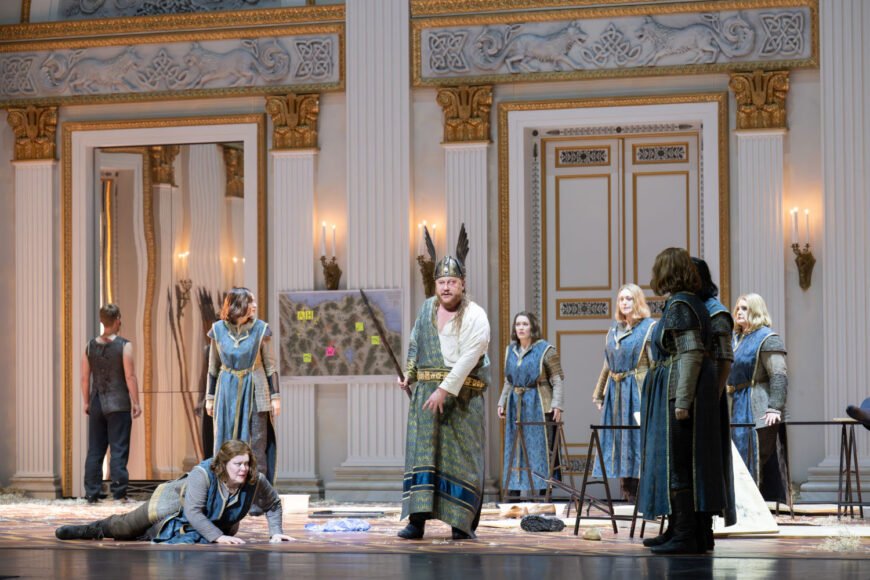 Miina-Liisa Värelä (Brünnhilde) und Nicholas Brownlee (Wotan) (Foto Monika Rittershaus)