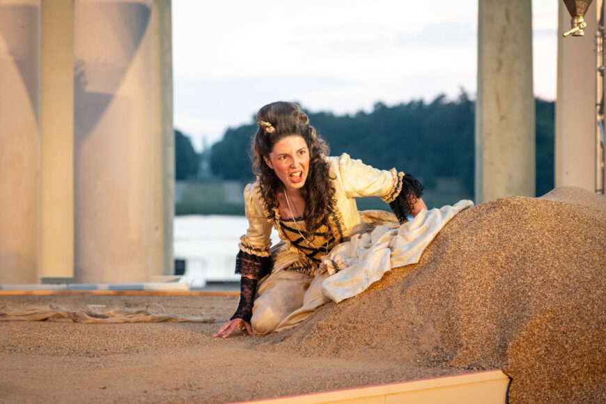 Èlia Farreras-Cabero als Isaure (Foto Stefan Gloede)